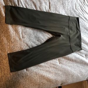Cropped Lululemon green leggings